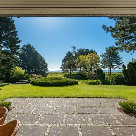 Holiday home Immaculate 4-Bed Cottage In Solrod Strand