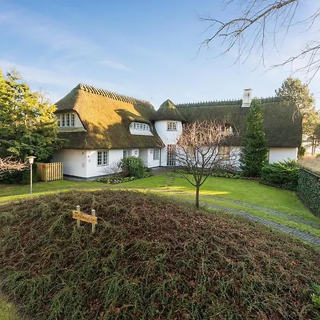 Immaculate 4-Bed Cottage In Solrod Strand *