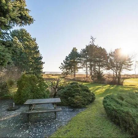 Immaculate 4-Bed Cottage In Solrod Strand