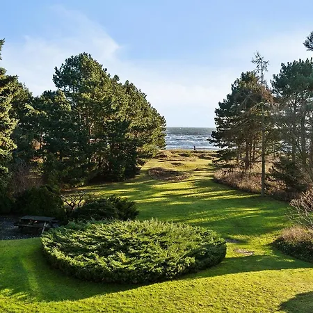 Immaculate 4-Bed Cottage In Solrod Strand Holiday home